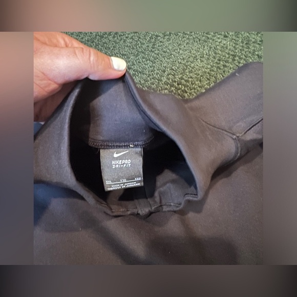 Peloton Nike with Peloton Nikepro  dri-fit long sleeve top host pick - Picture 7 of 13